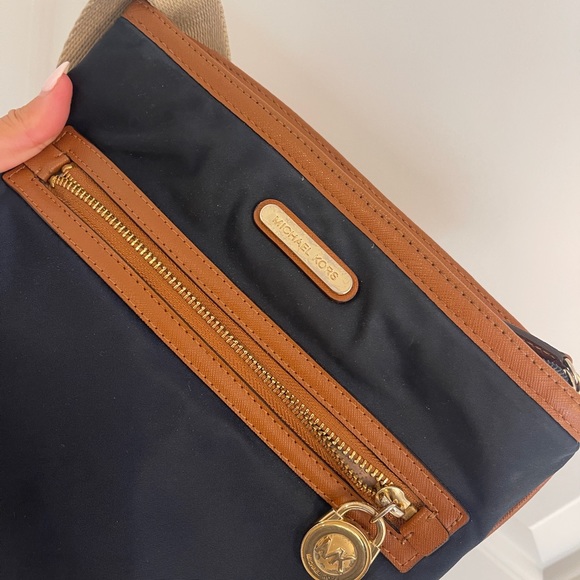 Michael Kors cross body bag - Picture 4 of 4
